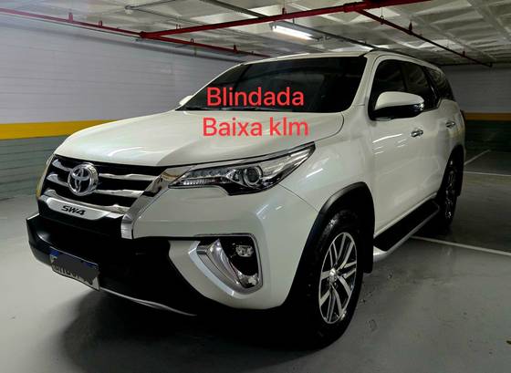 TOYOTA HILUX SW4 2.8 SRX 4X4 7 LUGARES 16V TURBO INTERCOOLER DIESEL 4P AUTOMÁTICO TOYOTA HILUX SW4 2.8 SRX 4X4 7 LUGARES 16V TURBO INTERCOOLER DIESEL 4P AUTOMÁTICO